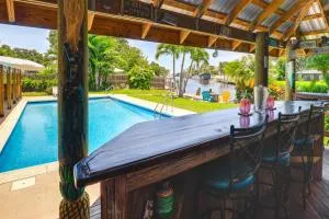 Waterfront Vero Beach Home with Pool and Boat Dock! - فايكينج