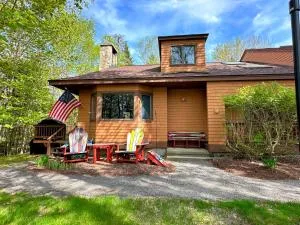 Bretton Woods home steps from the slopes, AC, pool passes, discounted cog tix! - 布雷顿森林 Bretton Woods home steps from the slopes, AC, pool passes, discounted cog tix! - 布雷顿森林