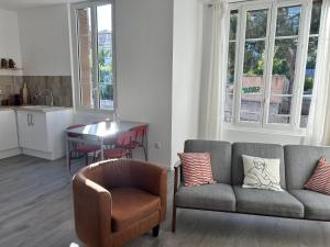 Appartements T3 climatise vue rade et Mont Faron, calme a la Corniche : photos des chambres