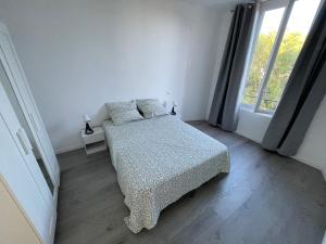 Appartements T3 climatise vue rade et Mont Faron, calme a la Corniche : photos des chambres
