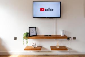 Luxury City Centre Apartment With Private Parking