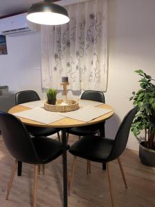 Tranquil forest chalet by a pond in Veluwe, sleeps 4