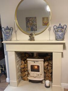 2 Bed Retreat by Lake, Hotel and Golf Course