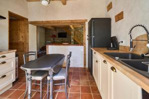 Maisons de vacances Gite STANDING climatise avec piscine chauffee et SPA PRIVATIF : photos des chambres