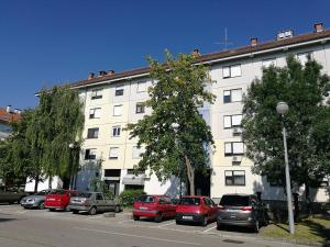 Fly by Suite - Zagreb Airport - 0-24h Self check in - Free parking - long term parking option
