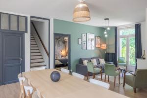 Maisons de vacances ORLEANS - Maison de ville haut de gamme au calme - 4 chambres avec garage - proche de toutes les commodites - LA MAISON D-A COTE : photos des chambres