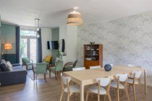 Maisons de vacances ORLEANS - Maison de ville haut de gamme au calme - 4 chambres avec garage - proche de toutes les commodites - LA MAISON D-A COTE : photos des chambres