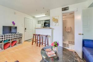 3 Mi to Dtwn Fort Worth! Condo with Hot Tub and Pool