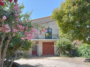 Maison individuelle plein centre avec jardin ,au pied du Mont Ventoux