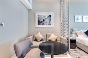 A Living-Modern Studio Apartment with Balcony & Canal view at Prive 2507B ,Business Bay