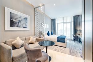 A Living-Modern Studio Apartment with Balcony & Canal view at Prive 2507B ,Business Bay