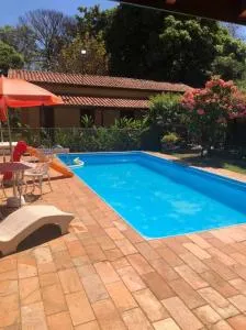 Chácara Linda e Aconchegante com 300mega Internet, Quadra Beach Tennis e Mesa de Sinuca - 皮拉西卡巴