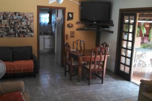 Chácara Linda e Aconchegante com 300mega Internet, Quadra Beach Tennis e Mesa de Sinuca