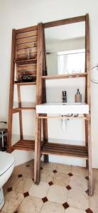 Appartements Chambre cosy avec terrasse sur la colline boisee, parking prive, jardin, calme, climatisation, 10 mn pont du Gard num7 : photos des chambres