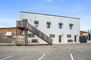 Salt Block - The Rustic Suite 1 - Pipe Creek