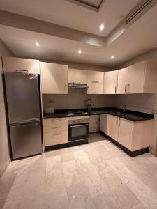 Appartement 2 chambres salon à coté de carré éden Perles3