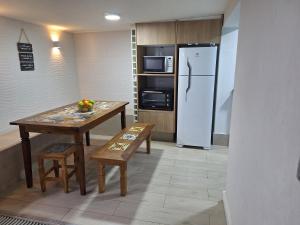 Apartamento Praia Enseada Guarujá Wilma - próximo da praia - com ar condicionado e vaga para carro