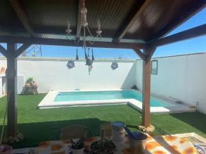 Buhardilla andaluza con piscina compartida - إسبارتيناس