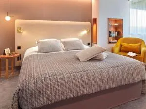 斯涛特尔梅兹特克诺波勒餐厅酒店 - 岩尼维利