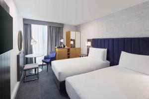 Twin Room room in DoubleTree by Hilton Manchester Piccadilly