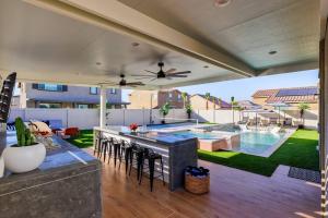 7BR Pickleball Firepit Outdoor Kitchen Game Room