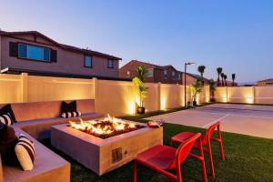 7BR Pickleball Firepit Outdoor Kitchen Game Room