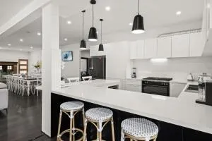 Holiday Homestead - Large Farm Stay Style Home - Nowra