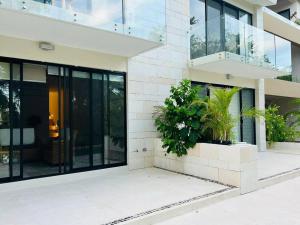 Spacious and comfortable apartment w pool and golf