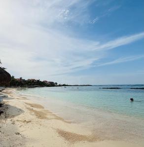 Spacious and comfortable apartment w pool and golf