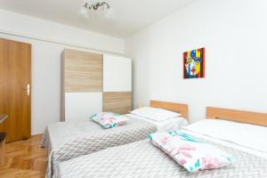 Apartments with parking space Trogir - 9209
