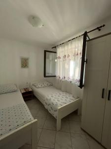 Apartments by the sea Cove Donja Kruscica - Donja Krusica, Solta - 15636