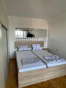 Wolf's Central Flat