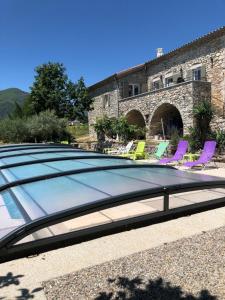 Kinsman sur Moment-Ardèche-com