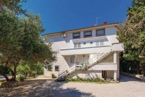 Apartments and rooms with parking space Banjol, Rab - 23468 