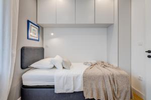 Apartments with a parking space Split - 23492