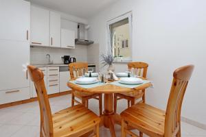 Apartments with parking space Kostrena, Rijeka - 23422