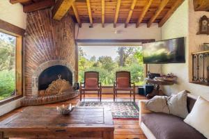 Casa Avándaro con alberca, Río, Bosque y Cocinera!