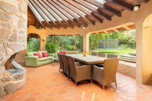 Casa Avándaro con alberca, Río, Bosque y Cocinera!