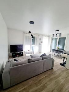 Superbe appartement au pied du RER A et lArena