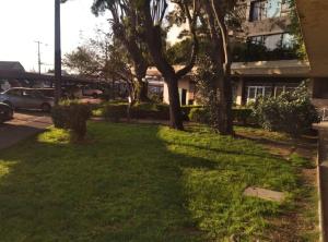 Close to airport and subway w breakfast