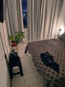 Close to airport and subway w breakfast