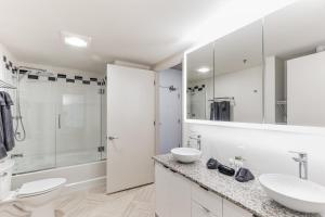 2 Brand new apartments with city views