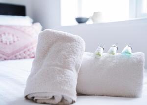 2 Bed Charming Corner Position Apartment