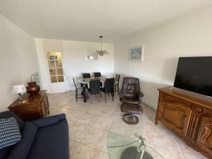 Appartement 3 Pièces, Piscine, Proche Plage, Wi-Fi, Garage - FR-1-328-269