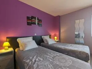 Spacieuse Chambre avec Salle d'Eau Privée à Louer dans Maison d'Hôtes Contemporaine - FR-1-591-606 - Cluis