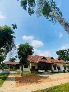 Teal Heritage Villa - Piravam