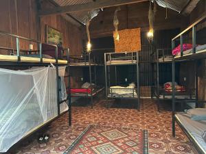 Giường Trong Phòng Ngủ Tập Thể 10 Giường Cho Cả Nam Lẫn Nữ (Bed in 10-Bed Mixed Dormitory Room)