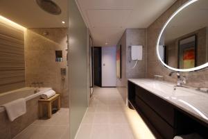 Phòng Premier Corner có 2 Giường đơn (Premier Corner Twin Room)