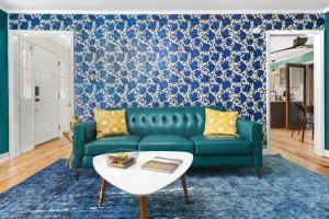 Your Modern Family Retreat, Sleeps 10!