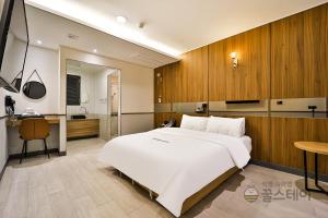 Brown Dot Hotel Guun